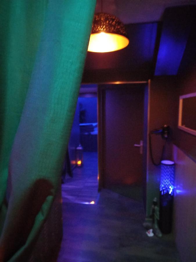 Love Room, Les Nuitees Secretes De Rouen Darnétal Eksteriør billede