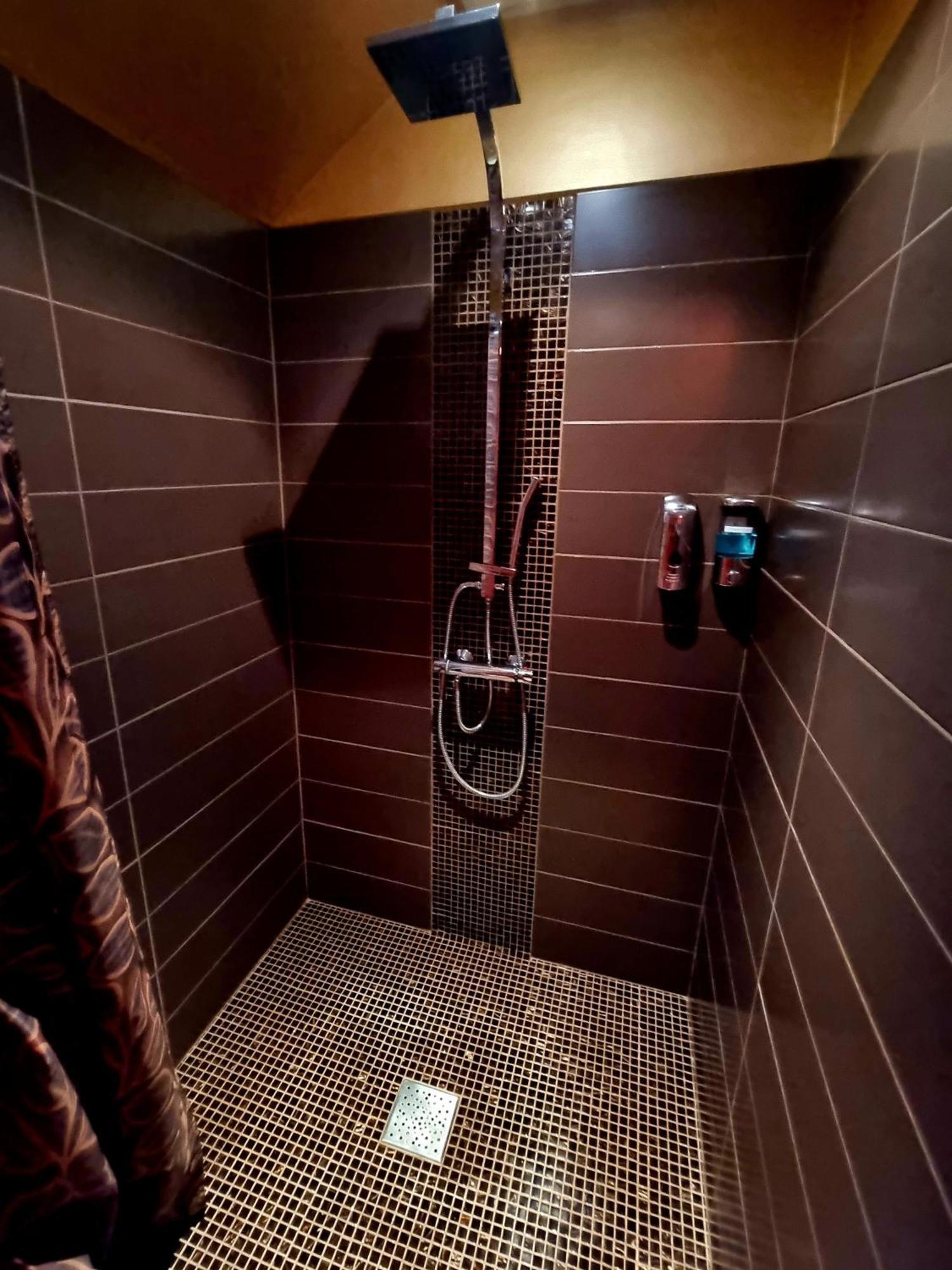 Love Room, Les Nuitees Secretes De Rouen Darnétal Eksteriør billede